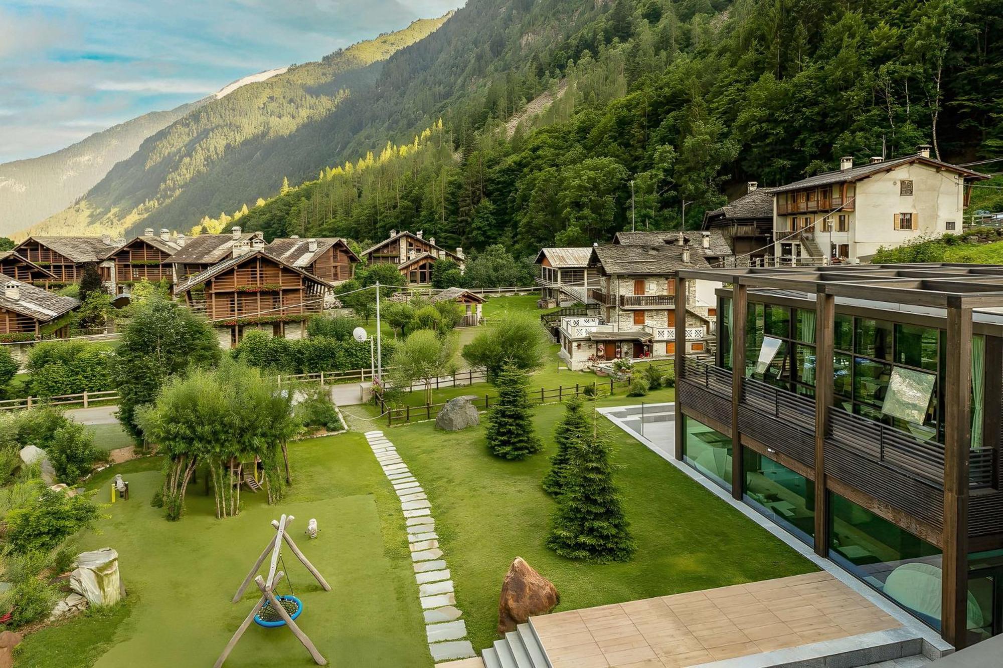Nh Collection Alagna Mirtillo Rosso Exterior photo